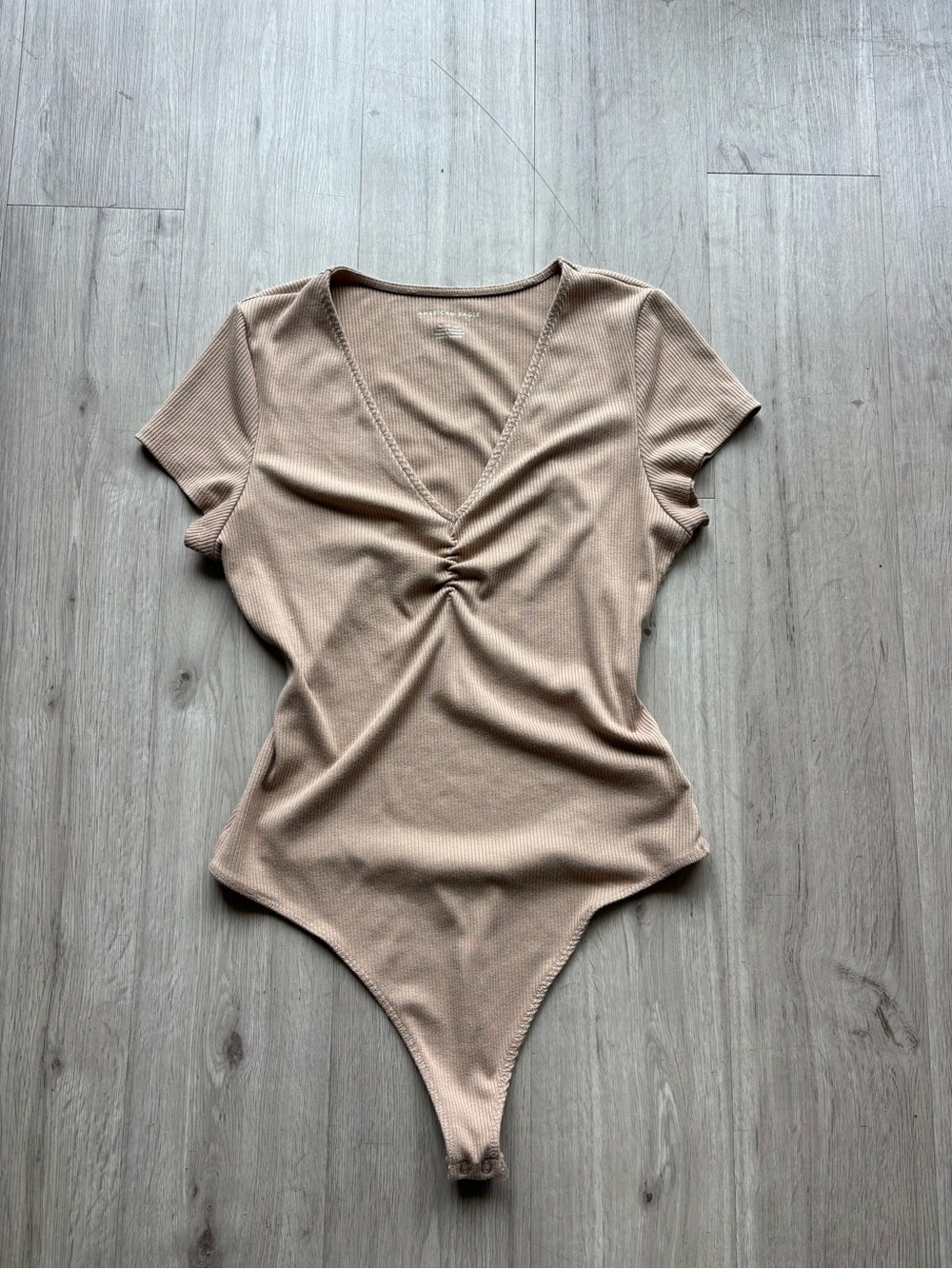 American Eagle Outfitters Taupe Ribbed Ruched V-Neck Short Sleeve Bodysuit